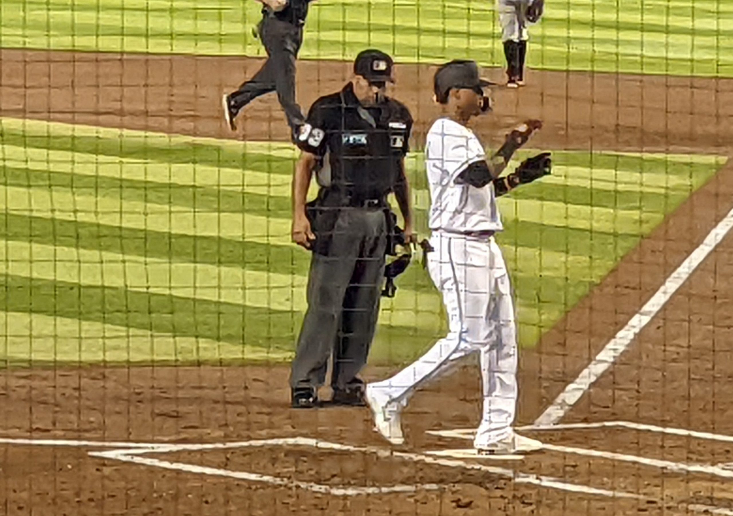 Rodon Leads Giants Past Pirates 5-3