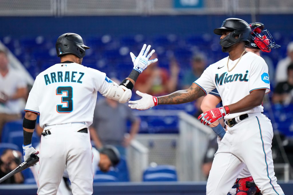 Marlins acquire All-Star 2B Arraez from Twins for Lopez, Salas, Chourio