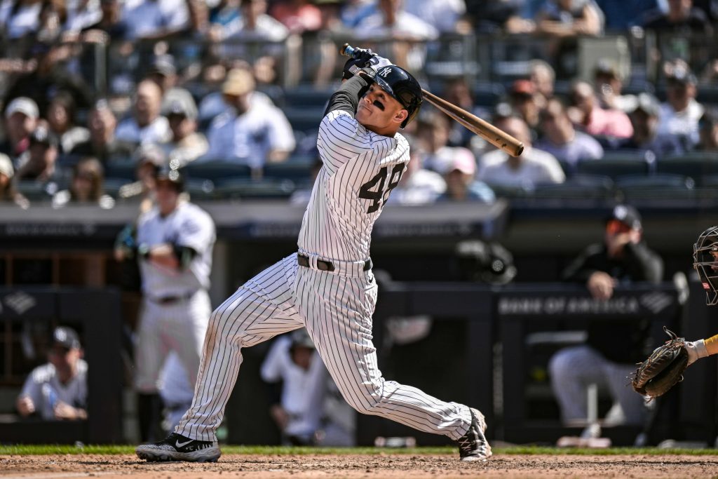 Yankees' Rizzo leaves game vs. Padres after colliding with Tatis