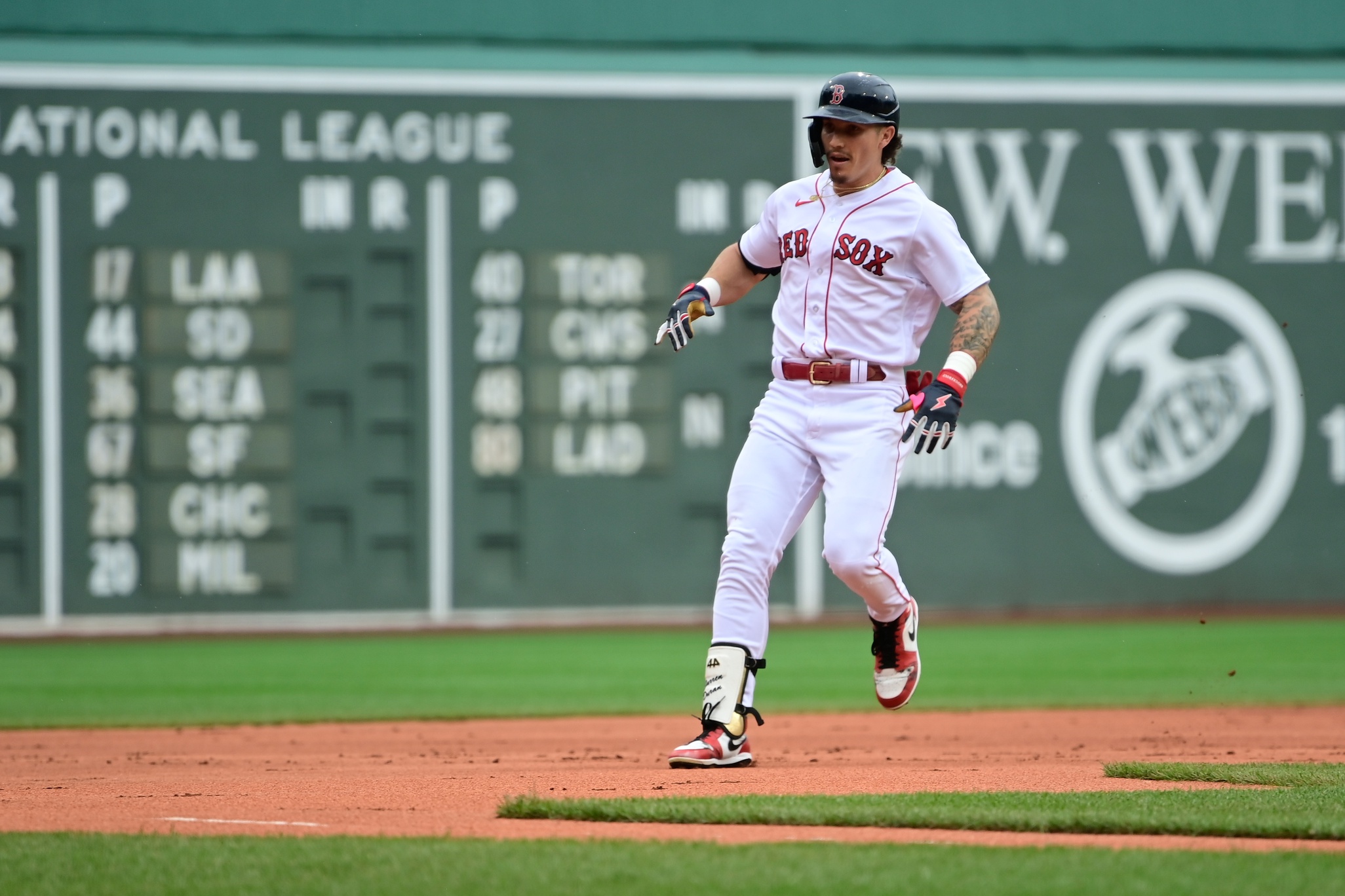 CLEVELAND, OH - JUNE 26: Boston Red Sox center fielder Jarren