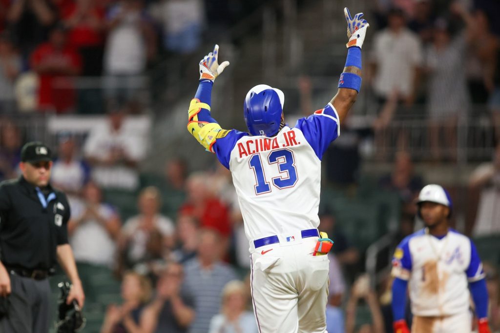 Barry Bonds congratulates Ronald Acuña Jr. on 40-40 club milestone