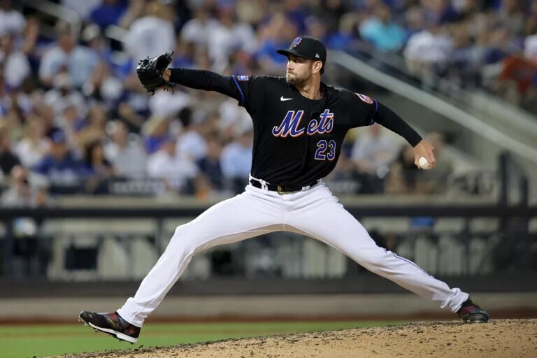 Mets starting pitcher David Peterson (23) pitches against the Dodgers at Citi Field in July 2023.