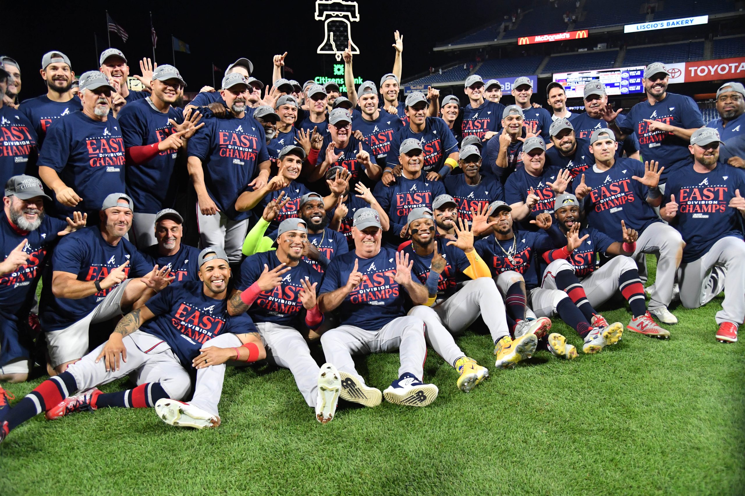 Atlanta Braves clinch 6th straight NL East title, beat Phillies 4