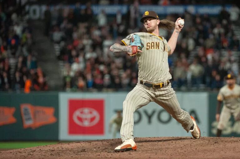 Padres relief pitcher Josh Hader (71) throws a pitch against the Giants at Oracle Park.
