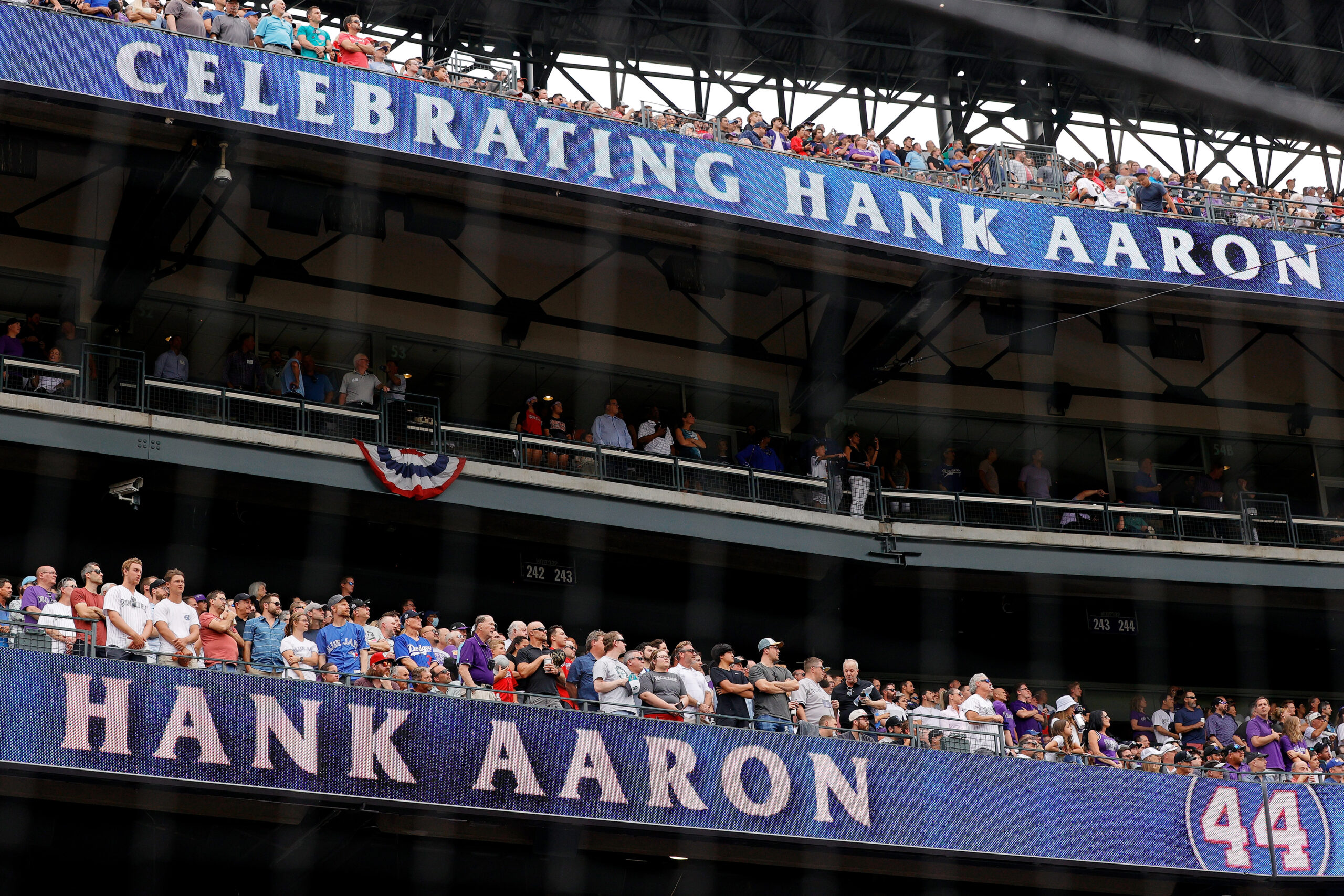 Celebrat5ing Hank Aaron's MLB record home run.