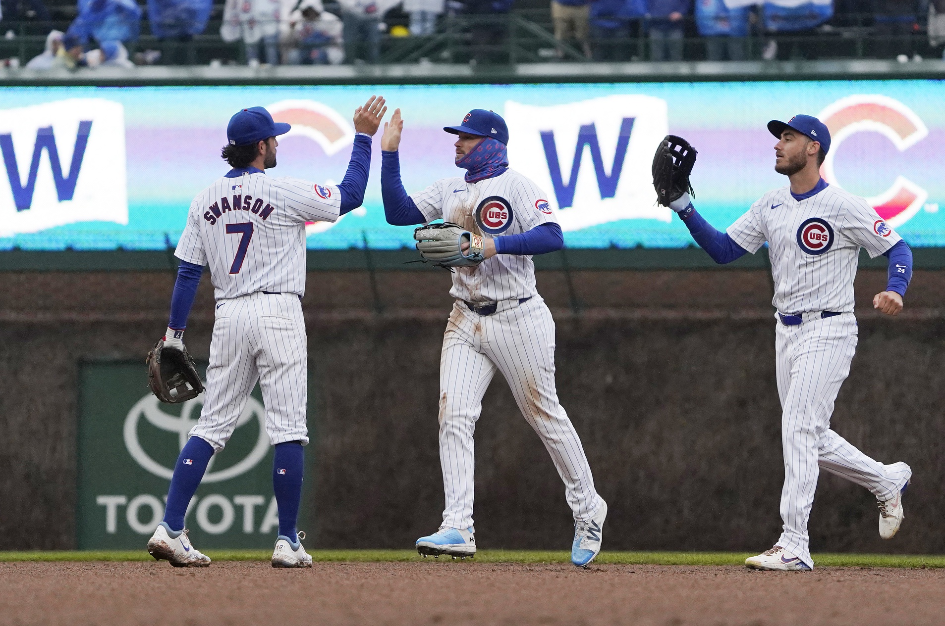 Cubs Slugger Headed to IL with Fractured Ribs