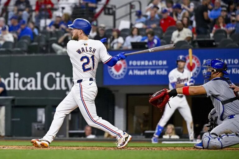 Jared Walsh has signed a minor league deal with the White Sox.