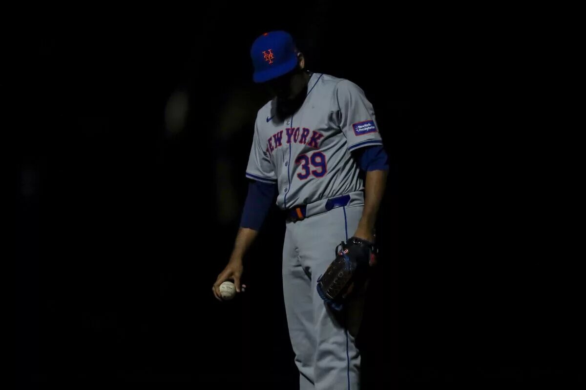 The Mets lose Edwin Díaz (pictured) to the two-time defending champs and will now look to Devin Williams as their closer.