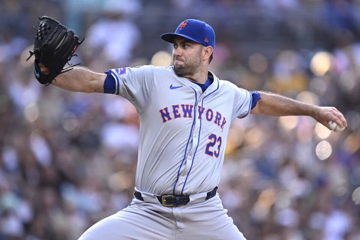 Mets starting pitcher David Peterson (23) pitches against the Padres at Petco Park.