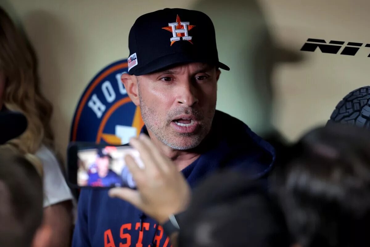 The Astros will keep Joe Espada on as manager in 2026.
