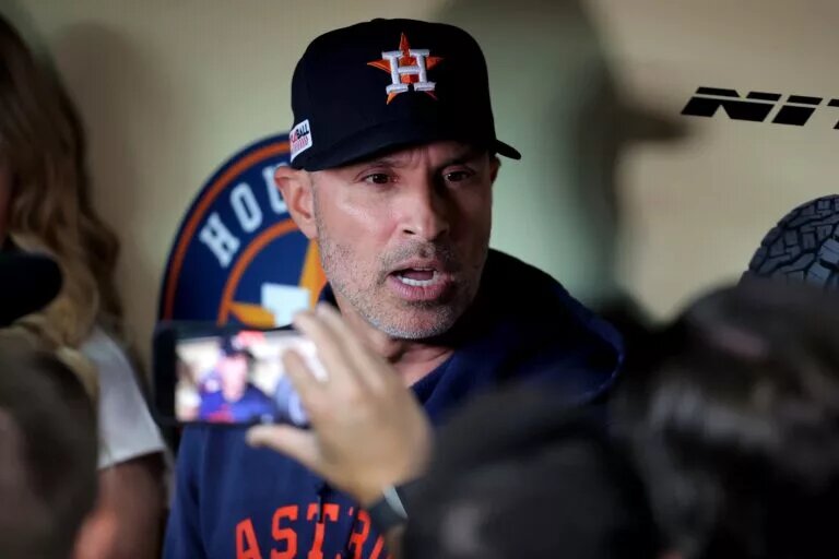 The Astros will keep Joe Espada on as manager in 2026.