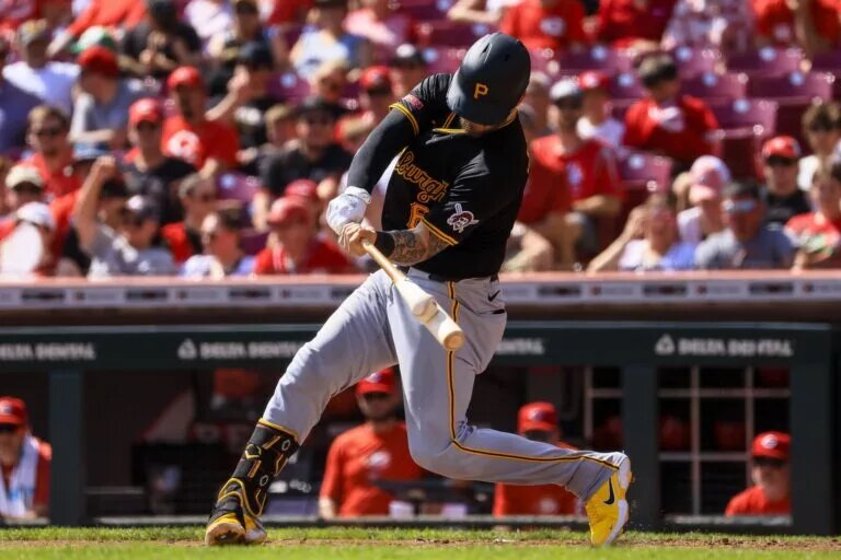 Yasmani Grandal has reportedly signed with the Red Sox on a minor league deal.