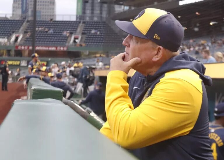 The Brewers signed manager Pat Murphy to a new three-year deal on Thursday, according to reports.