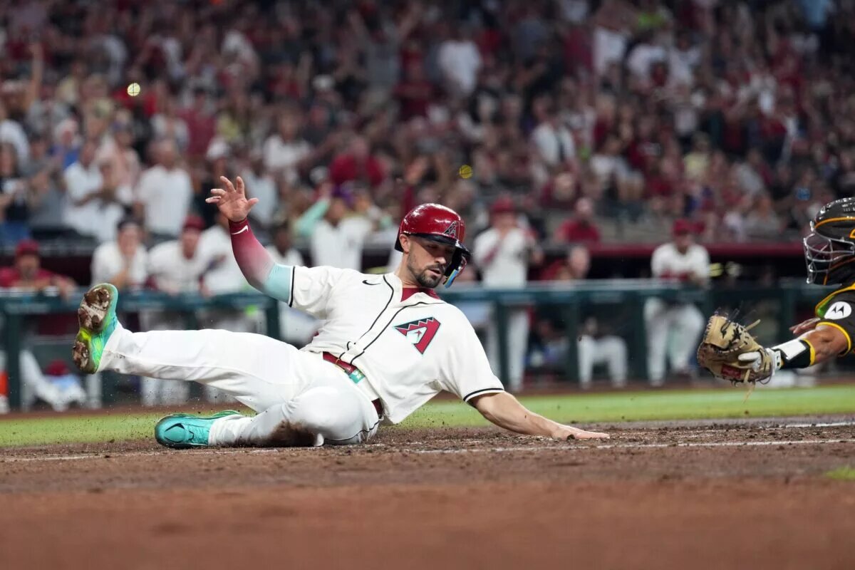 Randal Grichuk agreed to a one-year deal with mutual option for 2026 to remain with the Diamondbacks.