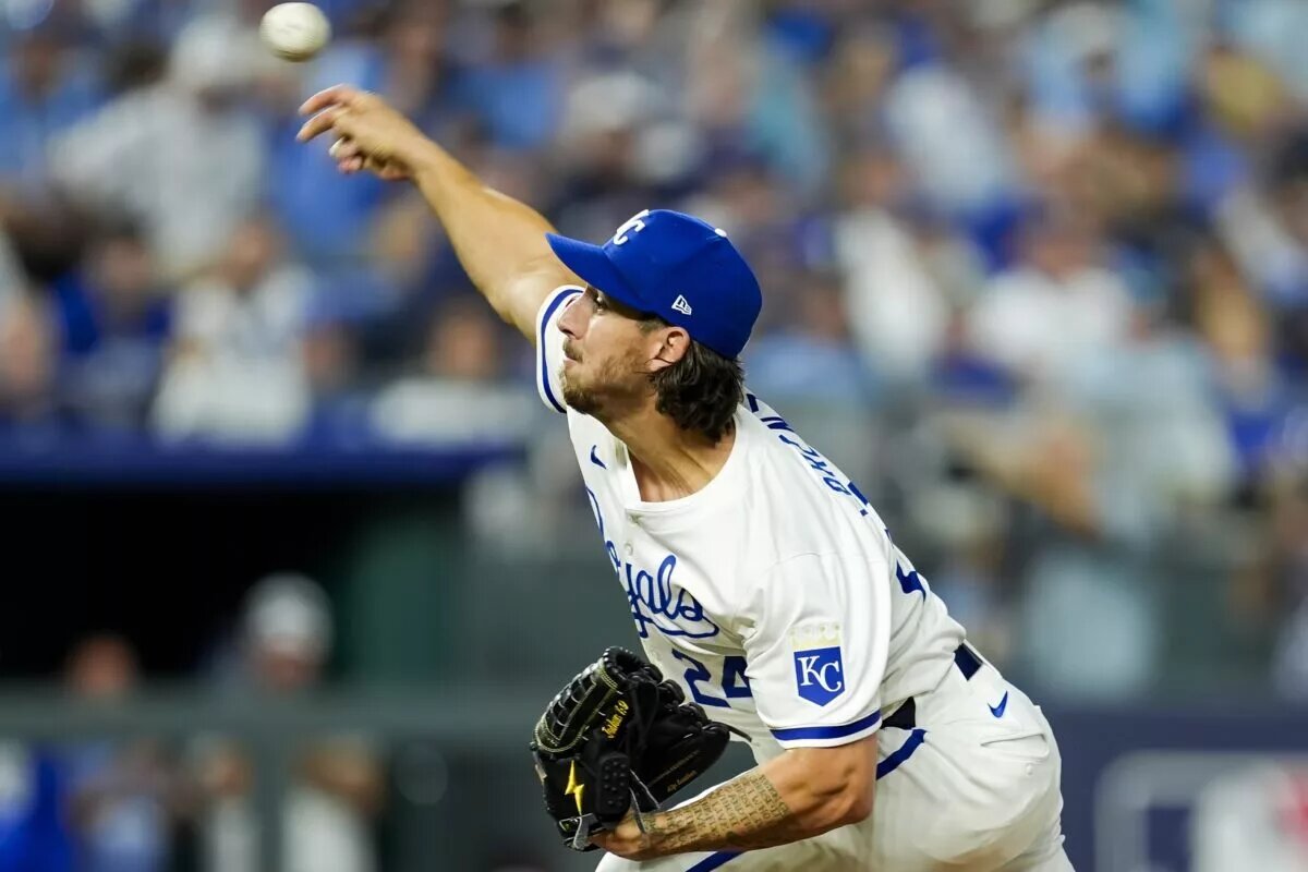 Michael Lorenzen has reportedly signed a one-year, $7 million contract to stay with the Royals.