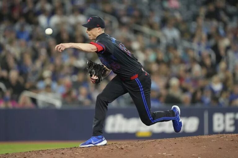 The Blue Jays have reportedly re-signed reliever Ryan Yarbrough to a minor league deal.