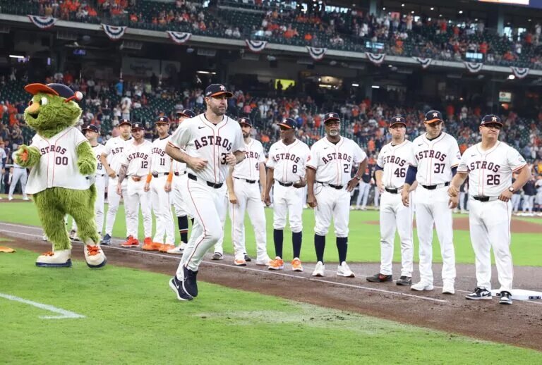 Teams are beginning to show interest in free agent Justin Verlander after relatively few rumors on him to begin the offseason.