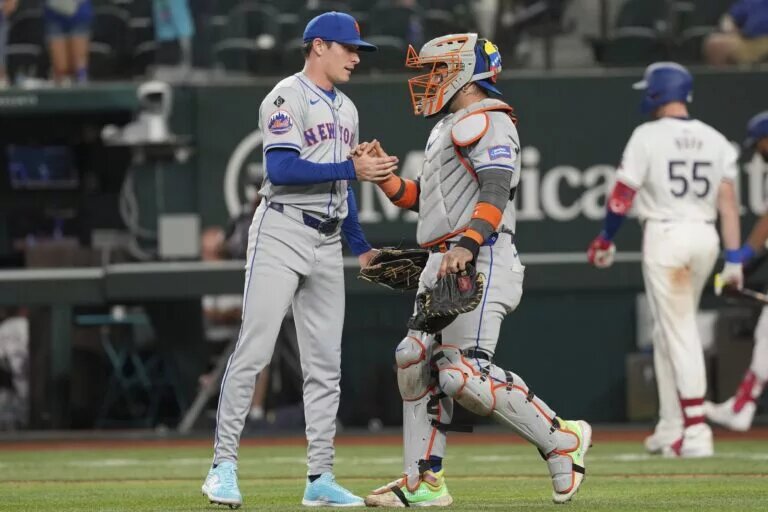 According to MLB.com's Mark Feinsand, the Mets are bringing back reliever Drew Smith (left) on a one-year deal with an option for 2026.