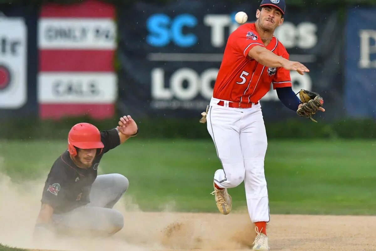 Phillies prospect Otto Kemp (right) is among the notable names competing in the team's upcoming Spring Breakout game against Pirates prospects.