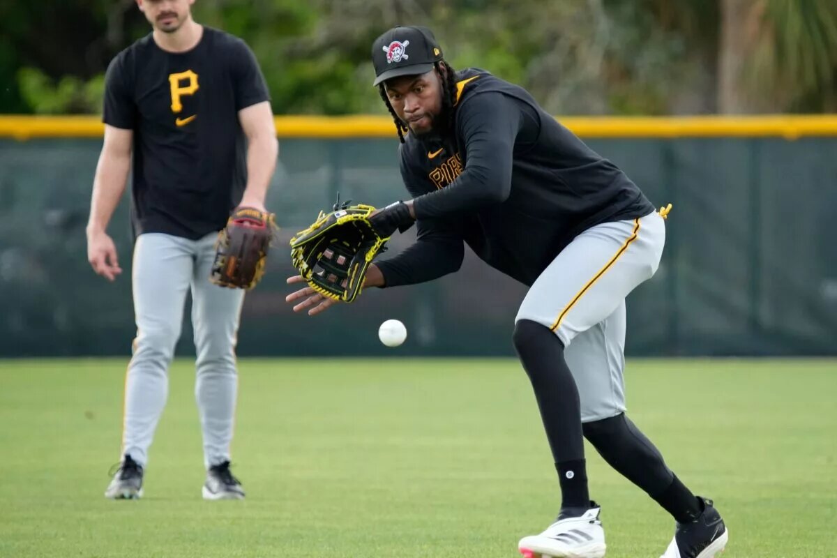Oneil Cruz (right) is among several Pirates players now out of minor league options.