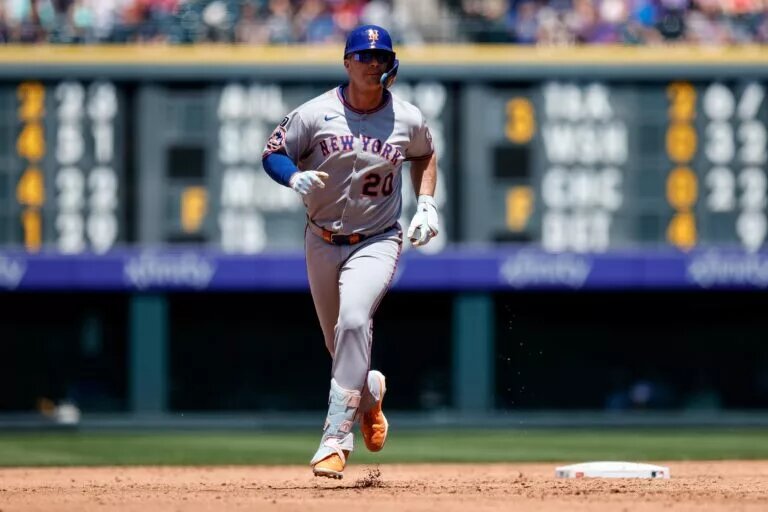 Were teh Mets better off with Pete Alonso (pictured), or now with Bo Bichette?