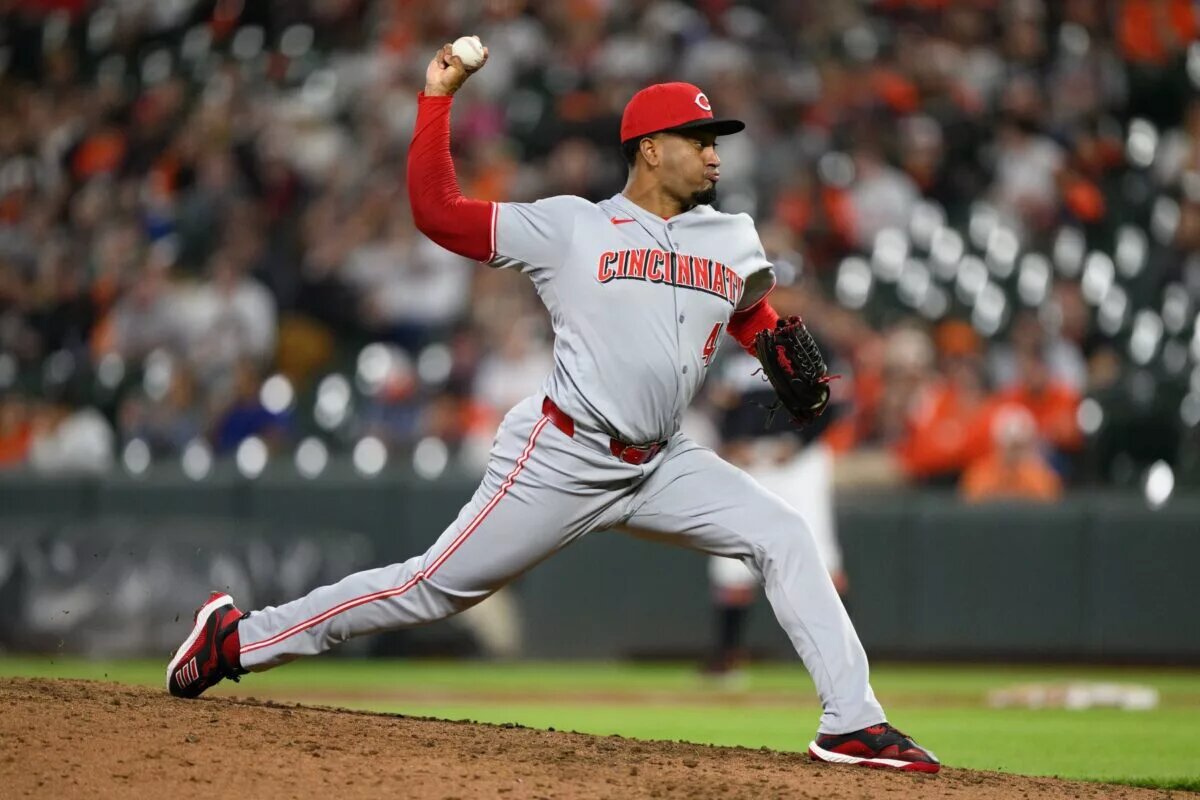 The Dodgers are calling up reliever Alexis Díaz, acquired from the Reds in May.