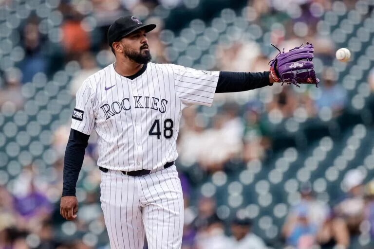 In a case of very bad timing, Rockies pitcher and trade chip Germán Márquez left Sunday's game with an injury as the deadline nears.