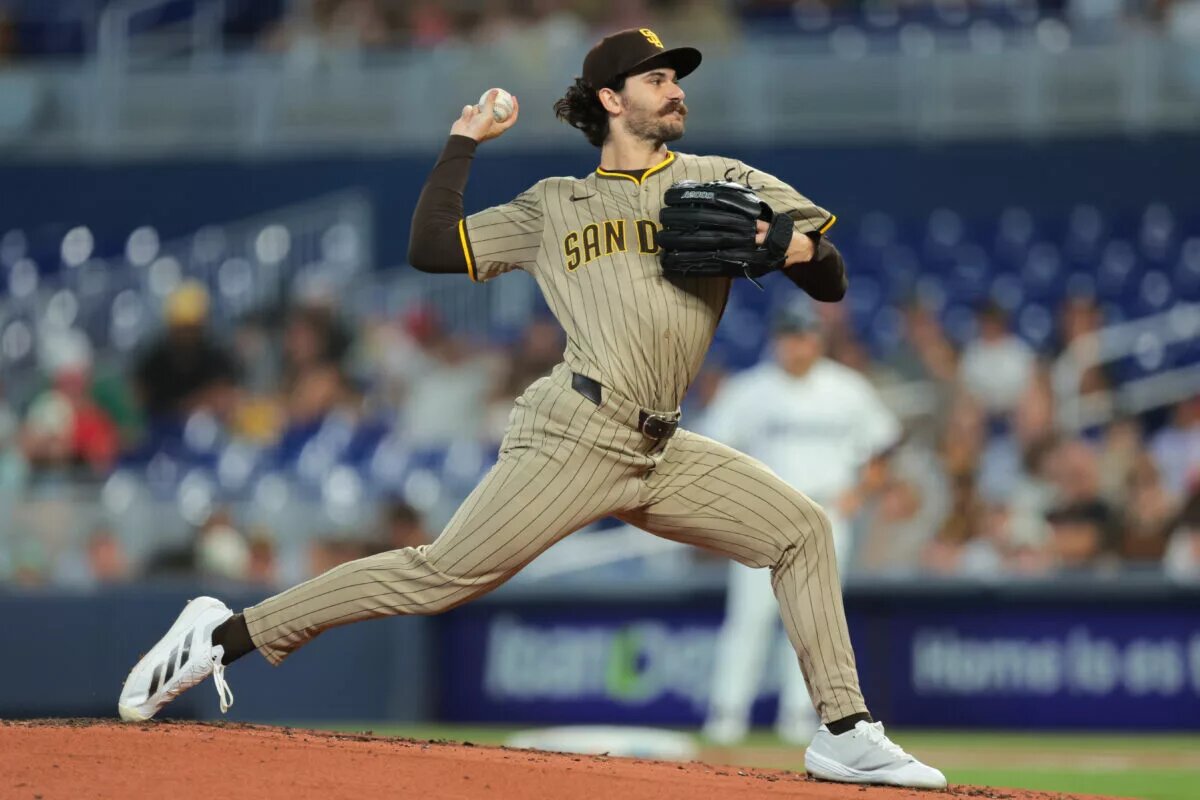The Blue Jays signed free-agent starter Dylan Cease to a seven-year deal, per reports.