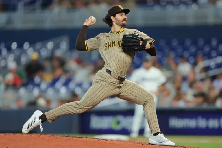 The Blue Jays signed free-agent starter Dylan Cease to a seven-year deal, per reports.