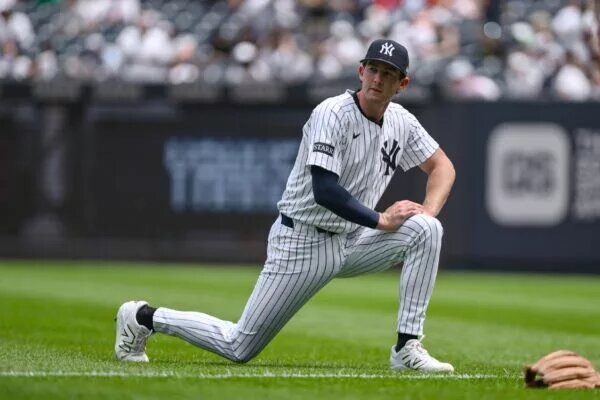 Report: Yankees Send Ryan McMahon To IL, Call Up Cabrera