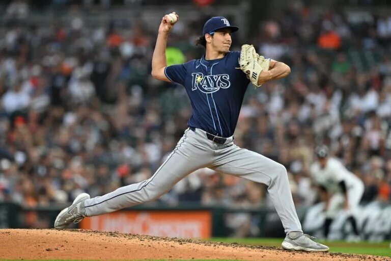 The Dodgers called up Paul Gervase (pictured w/TB Rays) and optioned Alexis Díaz to Triple-A.