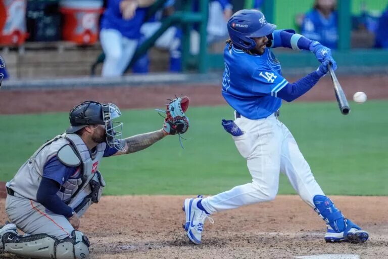 The Dodgers called up outfield prospect Justin Dean ahead of Friday's game.