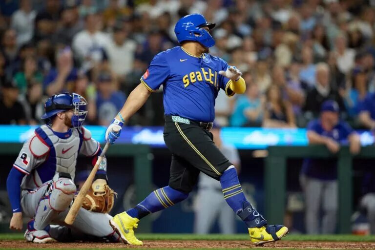 The Mariners have reportedly re-signed Josh Naylor to a five-year deal.