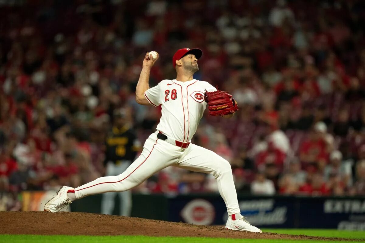 The Rays signed former Reds starter Nick Martinez to a one-year deal.