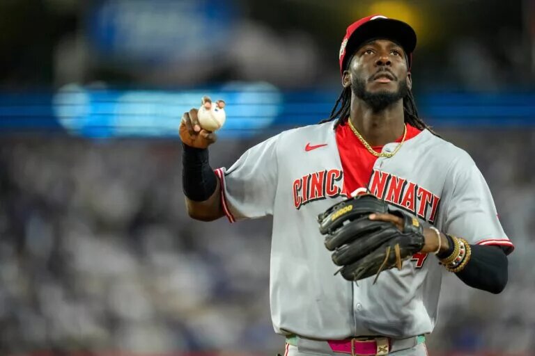 Elly De la Cruz should remain as the Reds shortstop despite some defensive struggles.