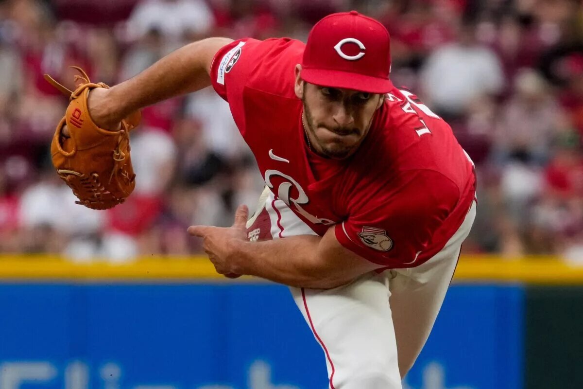 The Pirates signed reliever Joe La Sorsa to a minor league deal on Saturday.