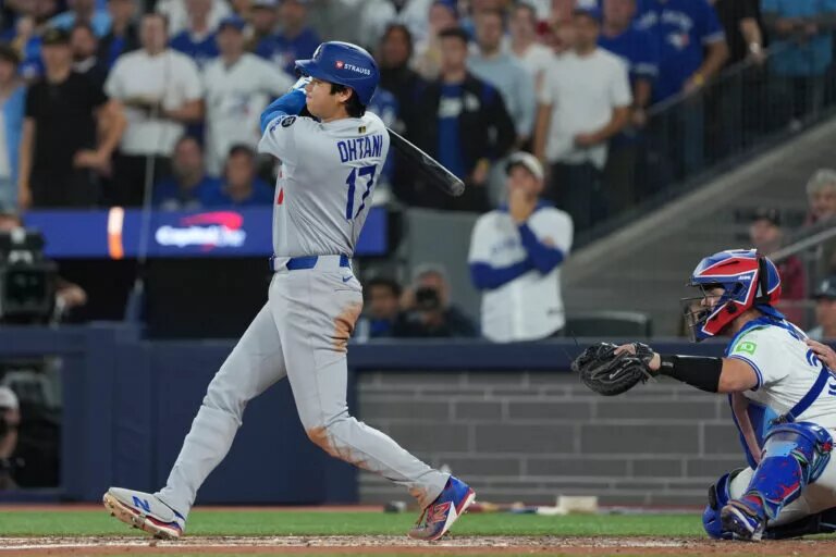 Shohei Ohtani (17) singles for the Dodgers in the 2025 World Series