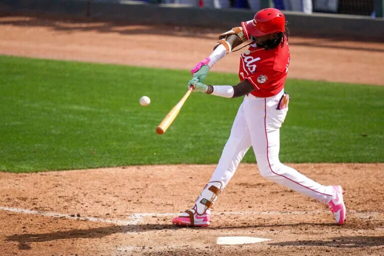 Reds shortstop Elly de la Cruz (44) hits a homer in a spring training game.