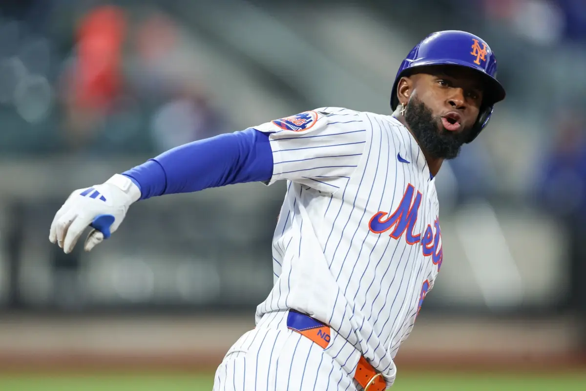 New York Mets center fielder Luis Robert Jr. (88) runs the bases after hitting a solo home run during the first inning against the Arizona Diamondbacks at Citi Field in an April 2026 game.