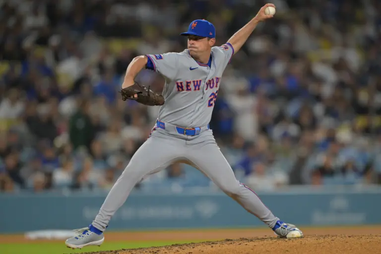 Mets reliever Brooks Raley (25) delivers a pitch