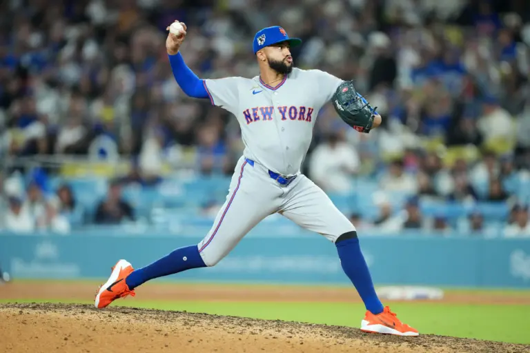 New York Mets closer Devin Williams delivers a pitch against the Los Angeles Dodgers at Dodger Stadium.
