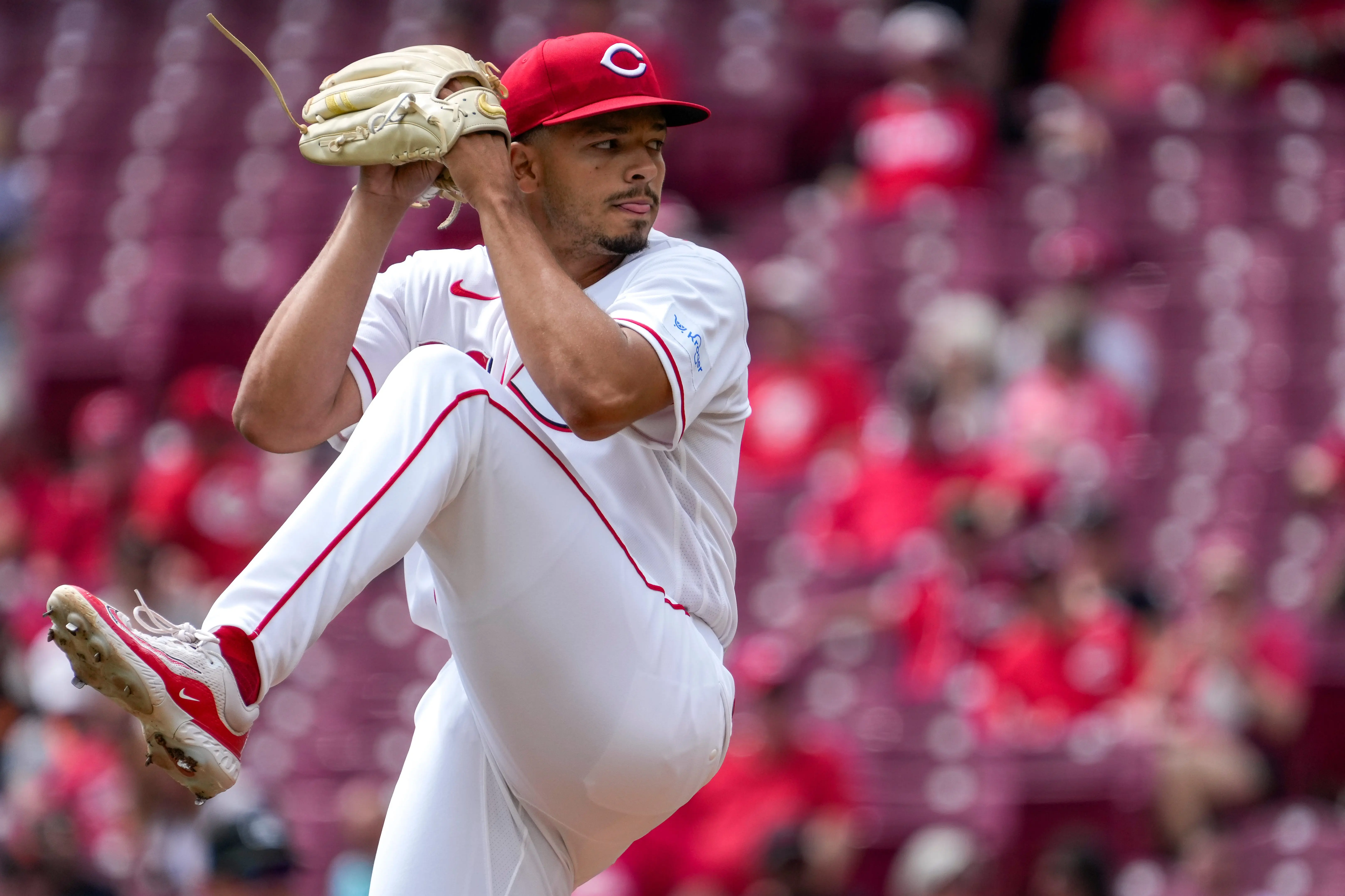 Cincinnati Reds starting pitcher Chase Burns getting in his throwing motion ahead of a pitch against the San Francisco Giants at Great American Ball Park on April 16, 2026.