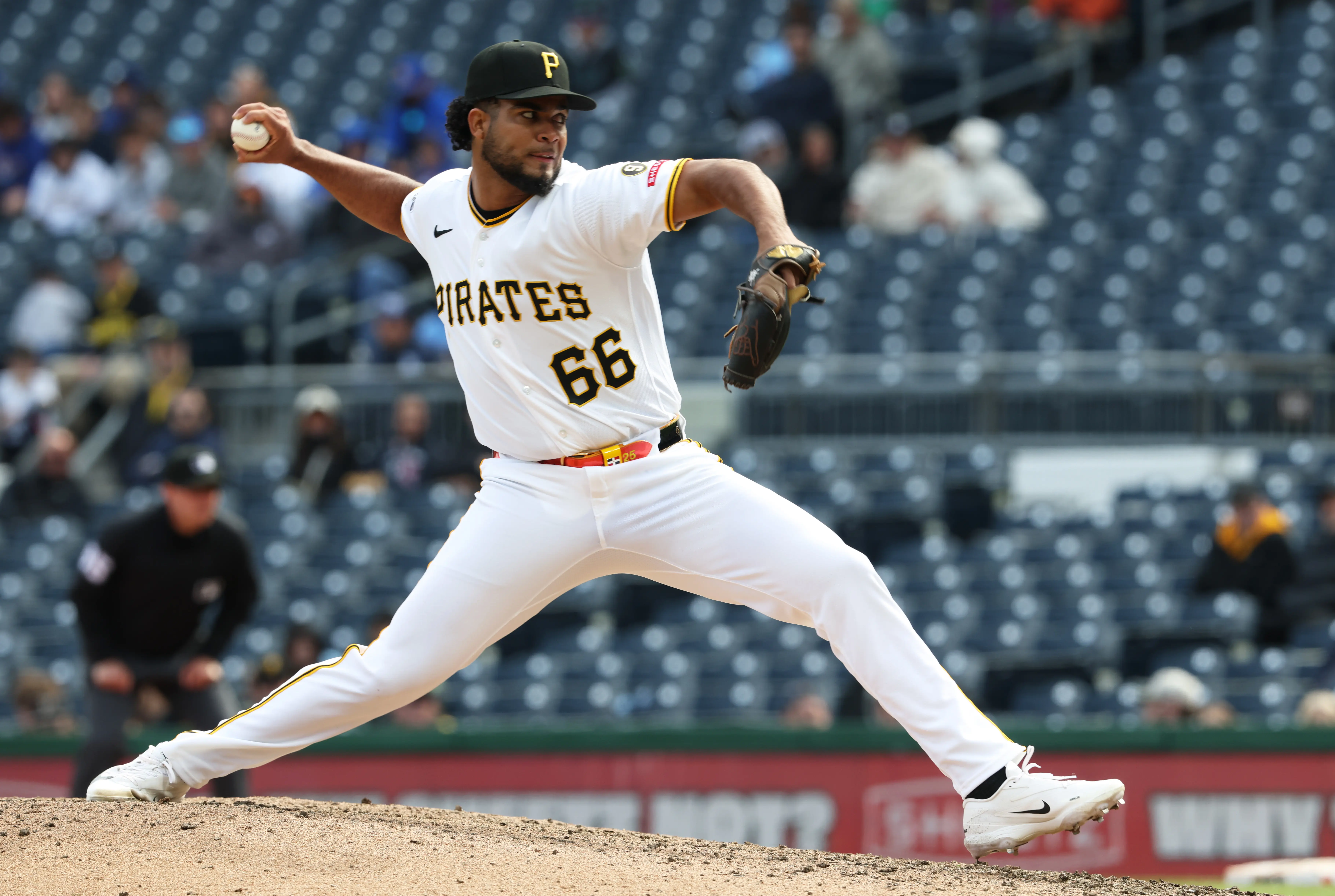 Image of Wilber Dotel pitching
