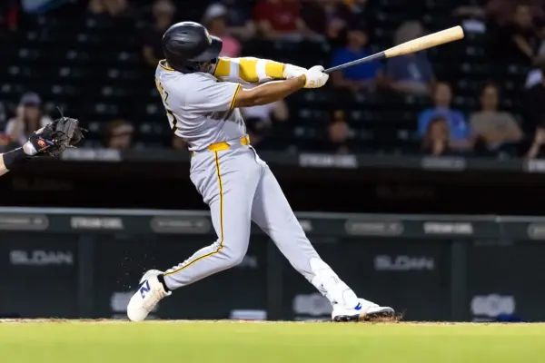Report: Pirates to Promote Esmerlyn Valdez for MLB Debut