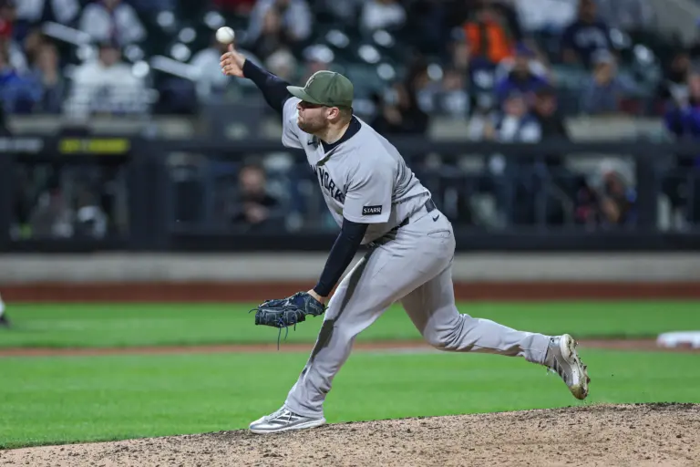 New York Yankees pitcher David Bednar (53) delivers a pitch during the ninth inning against the New York Mets at Citi Field.