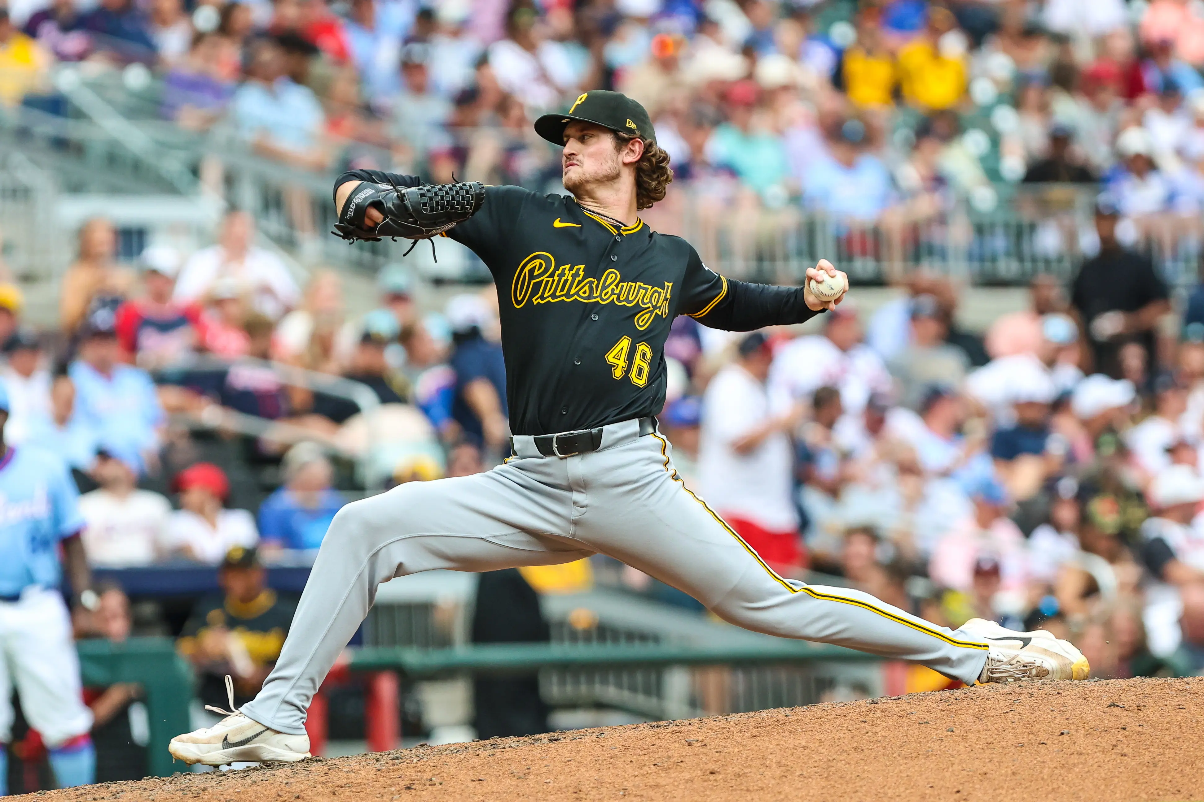 Pittsburgh Pirates reliever Evan Sisk pitching vs the Atlanta Braves during the eighth inning at Truist Park in Atlanta, Georgia on Jun 6, 2026.