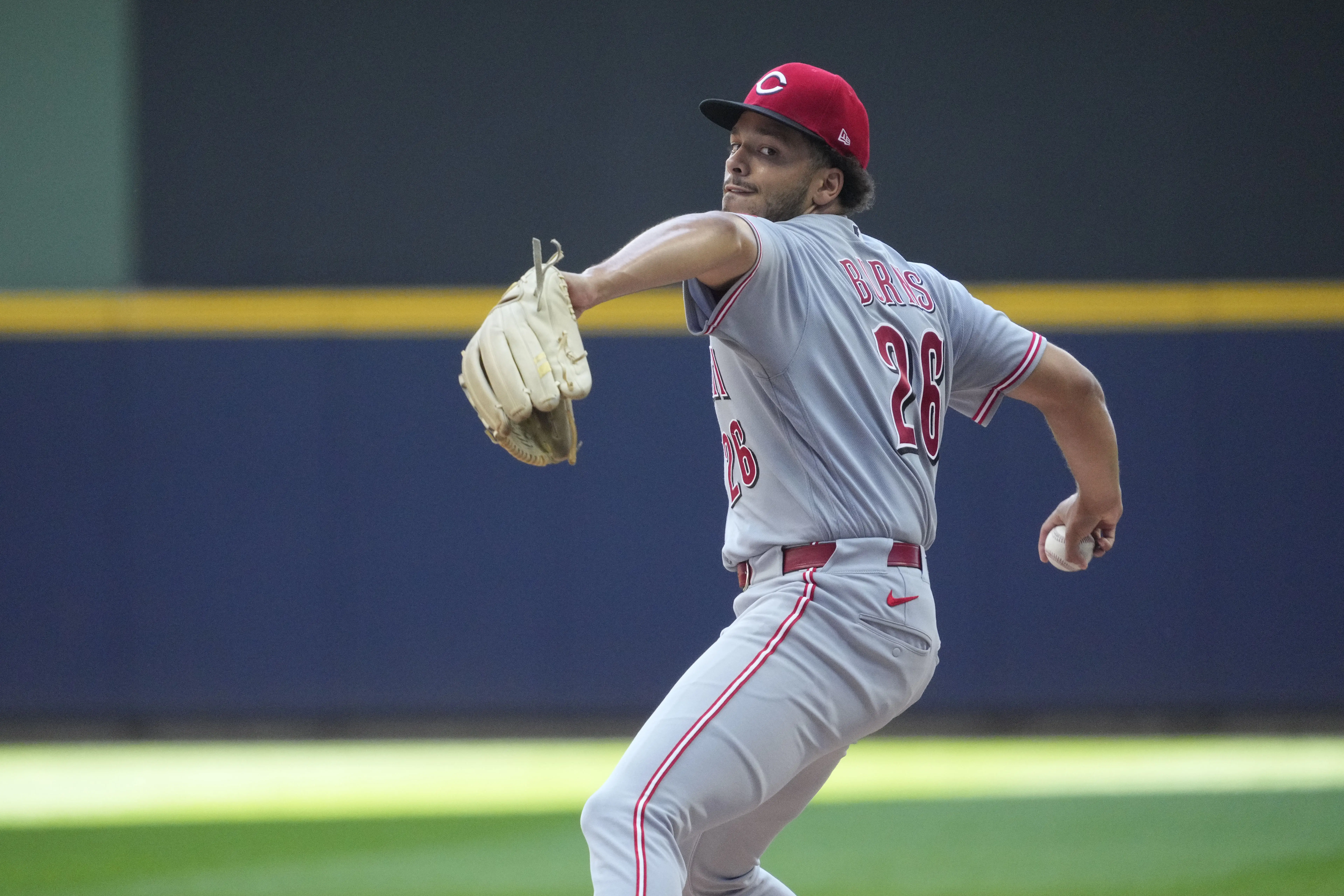 Cincinatti Reds starting pitcher Chase Burns pitching vs Milwaukee Brewers