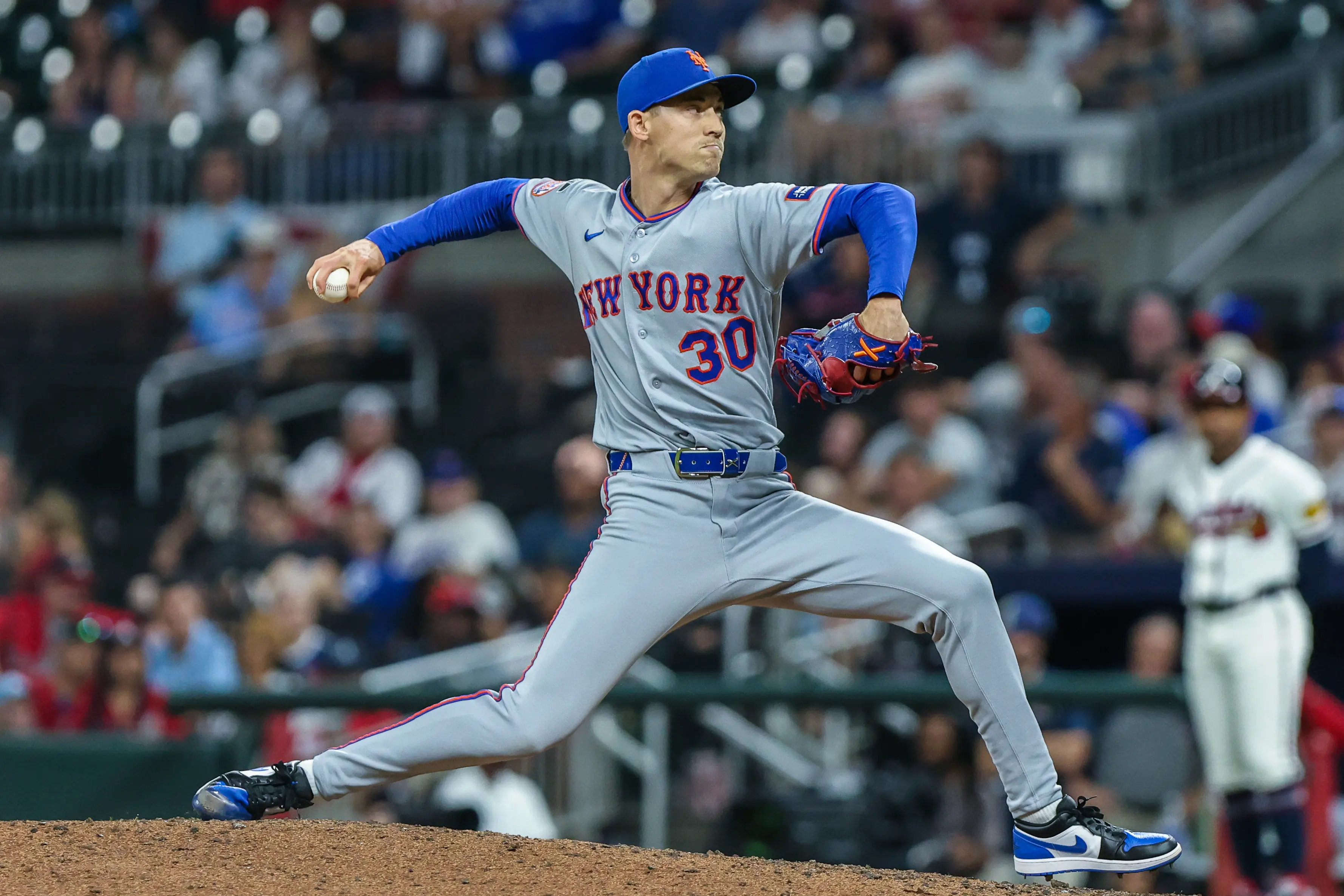 Mets pitcher Luke Weaver (30) pitches the ball against the Atlanta Braves during the tenth inning at Truist Park.