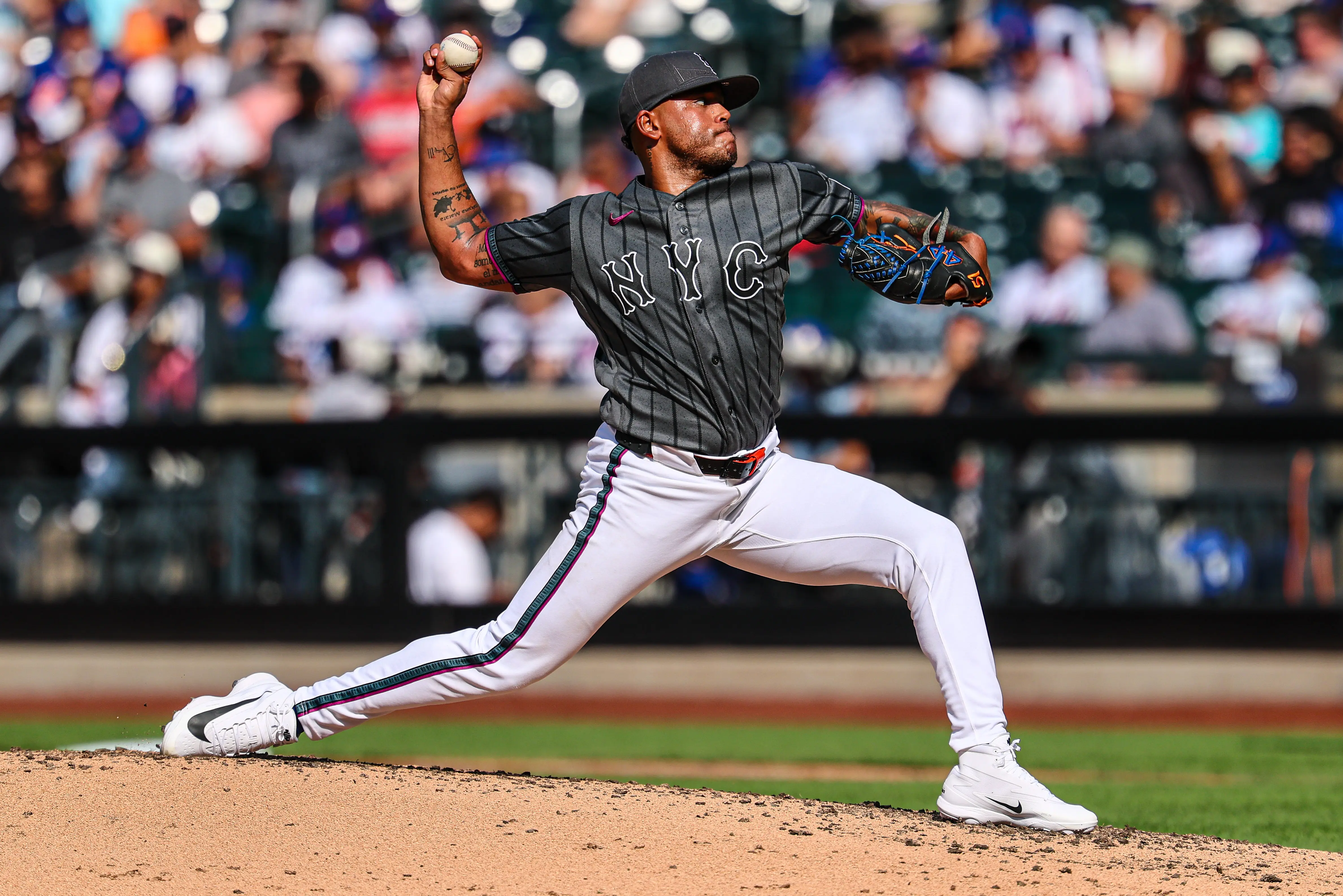 New York Mets starting pitcher Freddy Peralta pitching vs the Boston Red Sox.
