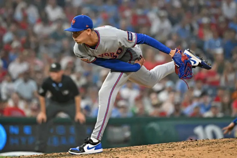 New York Mets reliever Luke Weaver pitching vs the Phillies.